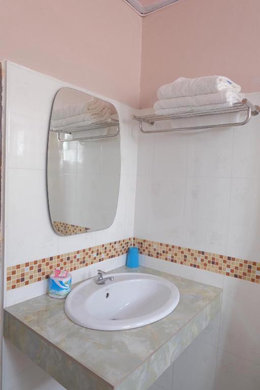 Thaveesinh Hotel Ban Houayxay Exterior photo